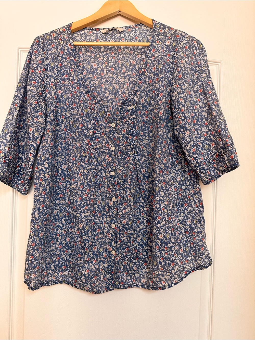 Old Navy Blue Floral Button-Down Blouse